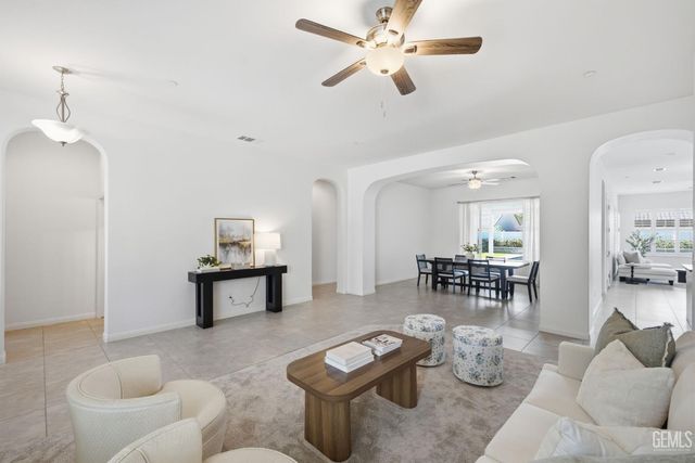 12623 Stillbrook Drive, Bakersfield, CA 93311