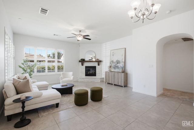 12623 Stillbrook Drive, Bakersfield, CA 93311