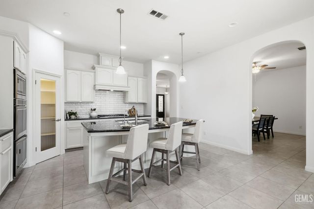 12623 Stillbrook Drive, Bakersfield, CA 93311