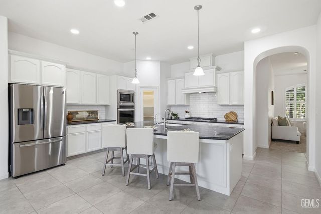 12623 Stillbrook Drive, Bakersfield, CA 93311