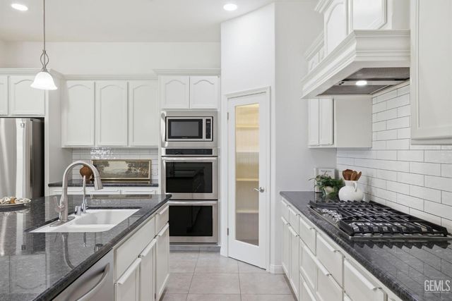 12623 Stillbrook Drive, Bakersfield, CA 93311