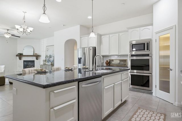 12623 Stillbrook Drive, Bakersfield, CA 93311
