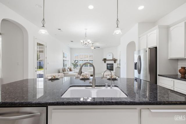 12623 Stillbrook Drive, Bakersfield, CA 93311
