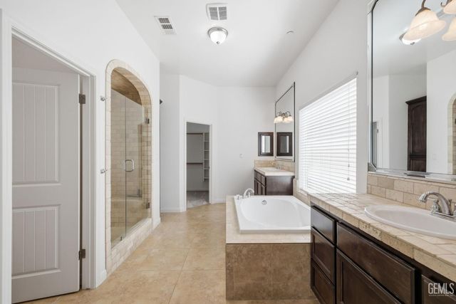 12623 Stillbrook Drive, Bakersfield, CA 93311