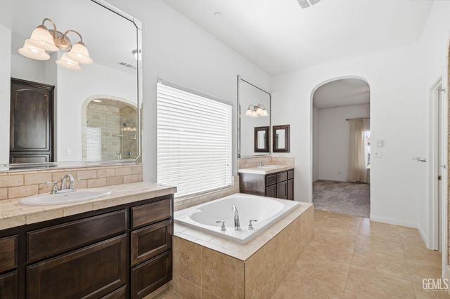 12623 Stillbrook Drive, Bakersfield, CA 93311