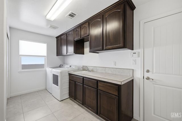 12623 Stillbrook Drive, Bakersfield, CA 93311