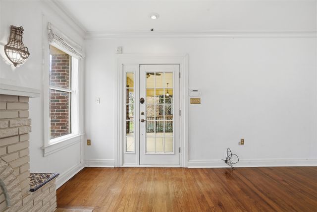 1039 N Winnetka Avenue, Dallas, TX 75208