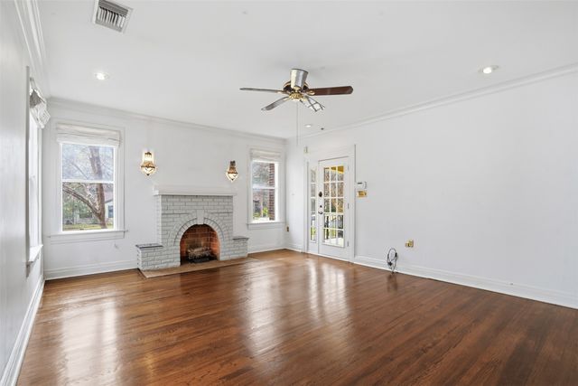 1039 N Winnetka Avenue, Dallas, TX 75208