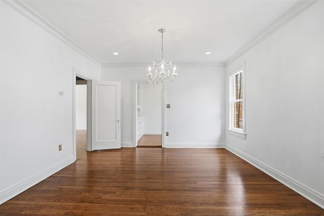 1039 N Winnetka Avenue, Dallas, TX 75208