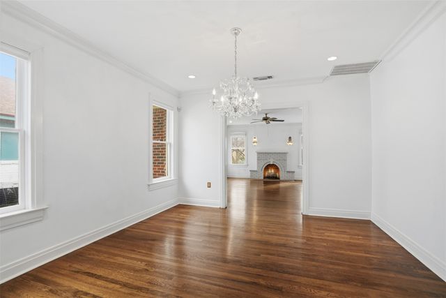 1039 N Winnetka Avenue, Dallas, TX 75208