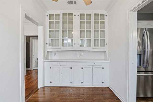 1039 N Winnetka Avenue, Dallas, TX 75208