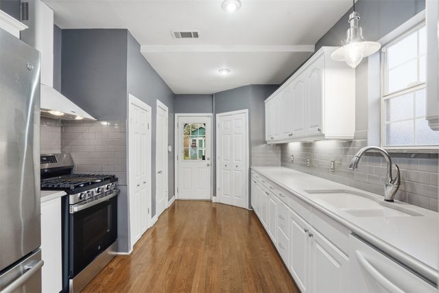 1039 N Winnetka Avenue, Dallas, TX 75208