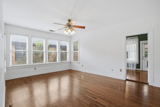 1039 N Winnetka Avenue, Dallas, TX 75208