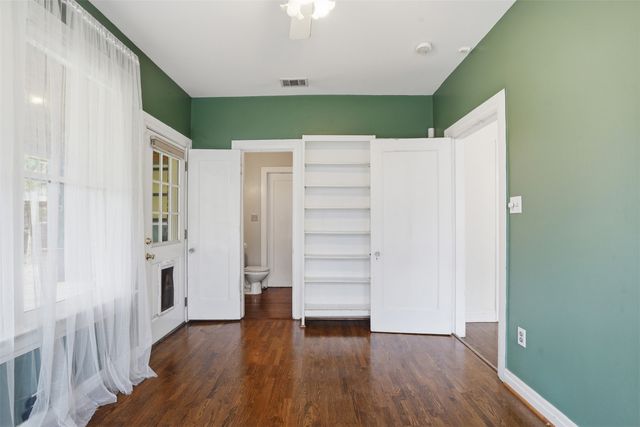 1039 N Winnetka Avenue, Dallas, TX 75208