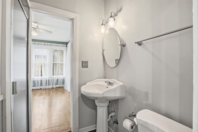 1039 N Winnetka Avenue, Dallas, TX 75208