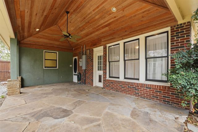 1039 N Winnetka Avenue, Dallas, TX 75208