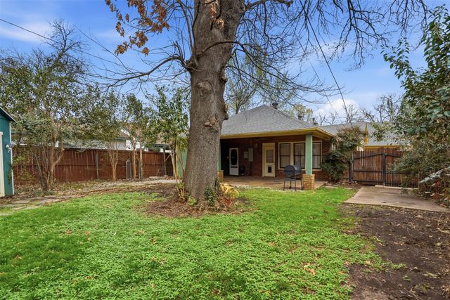 1039 N Winnetka Avenue, Dallas, TX 75208