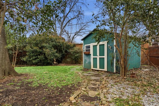 1039 N Winnetka Avenue, Dallas, TX 75208