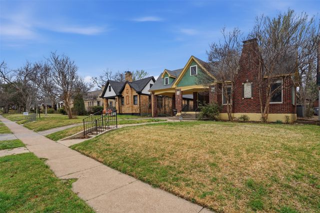 1039 N Winnetka Avenue, Dallas, TX 75208