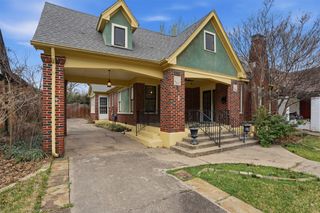 1039 N Winnetka Avenue, Dallas, TX 75208