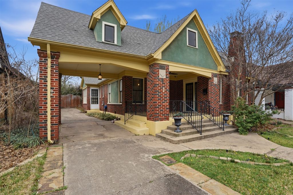 1039 N Winnetka Avenue, Dallas, TX 75208