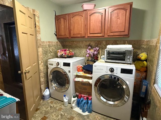 16 E MAIN ST, Quakake, PA 18245