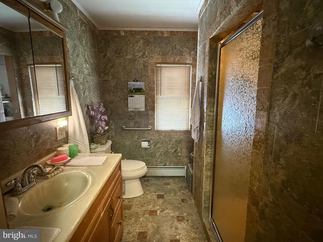 16 E MAIN ST, Quakake, PA 18245