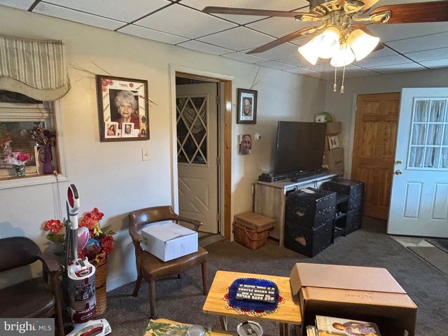 16 E MAIN ST, Quakake, PA 18245