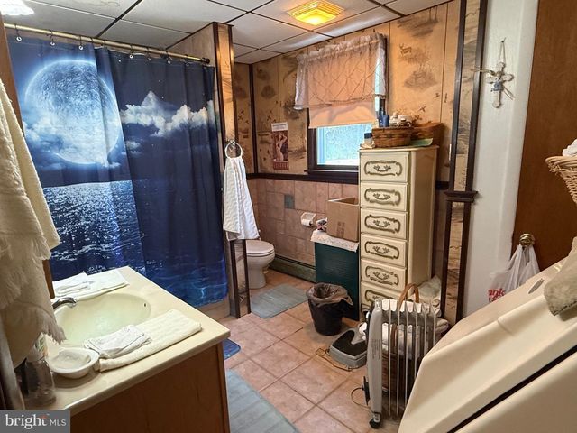 16 E MAIN ST, Quakake, PA 18245