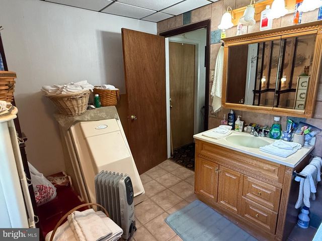 16 E MAIN ST, Quakake, PA 18245