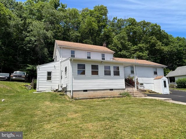 16 E MAIN ST, Quakake, PA 18245