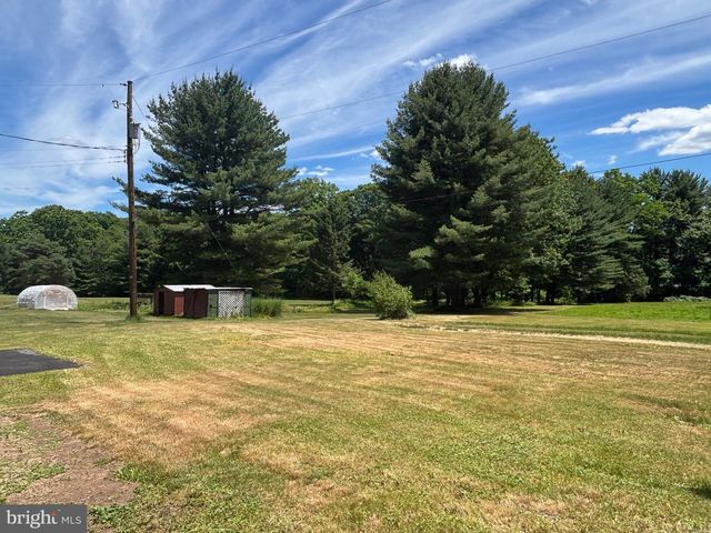 16 E MAIN ST, Quakake, PA 18245