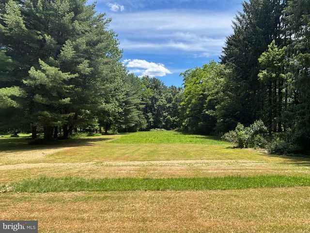 16 E MAIN ST, Quakake, PA 18245