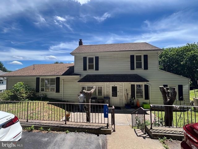 16 E MAIN ST, Quakake, PA 18245