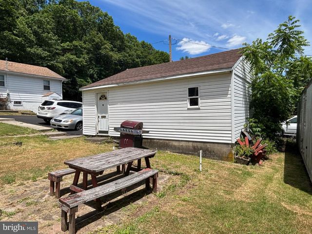 16 E MAIN ST, Quakake, PA 18245