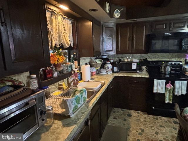 16 E MAIN ST, Quakake, PA 18245