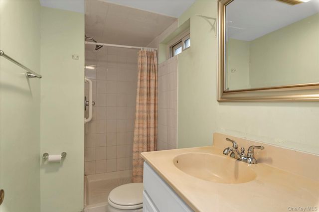 100 Nassau Avenue, Malverne, NY 11565