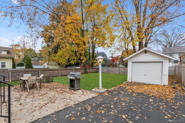 100 Nassau Avenue, Malverne, NY 11565