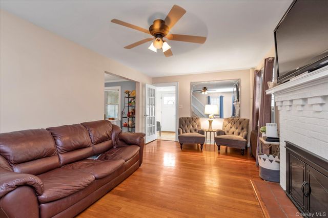 100 Nassau Avenue, Malverne, NY 11565