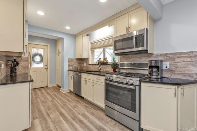 100 Nassau Avenue, Malverne, NY 11565