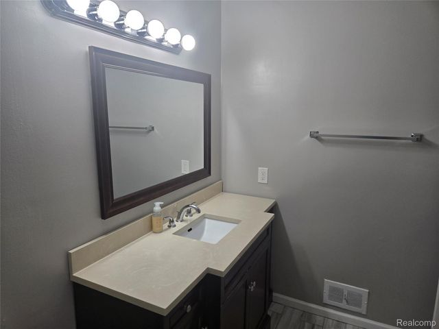 5353 Wright Way W, West Bloomfield Charter Township, MI 48322