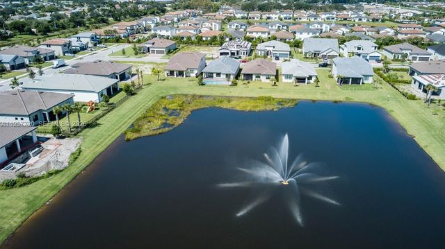 5026 Piaffe Dr, Lake Worth, FL 33467