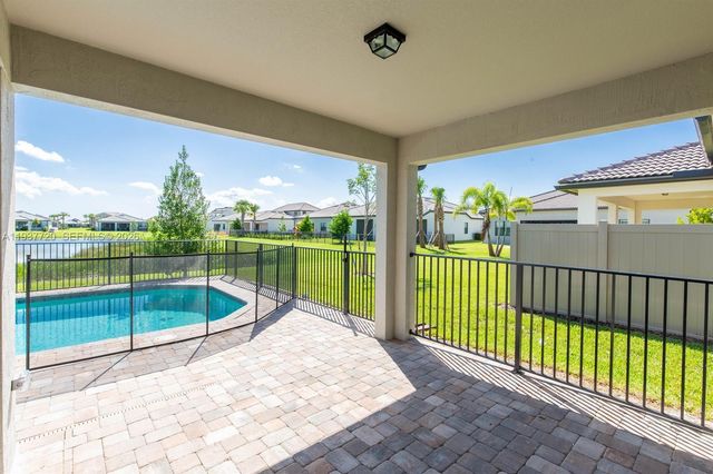 5026 Piaffe Dr, Lake Worth, FL 33467