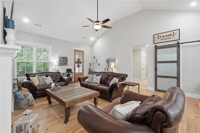 31 Kiswick Drive, Bella Vista, AR 72714