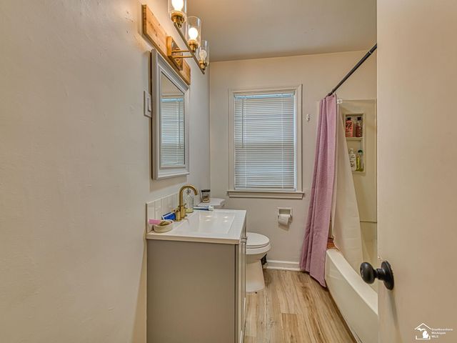 926 E Front Street, Monroe, MI 48161