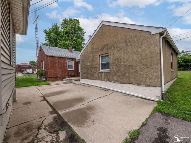 926 E Front Street, Monroe, MI 48161