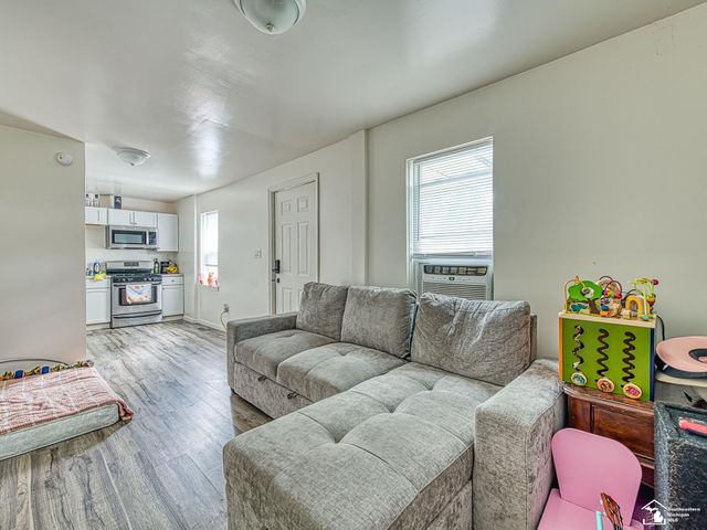 926 E Front Street, Monroe, MI 48161