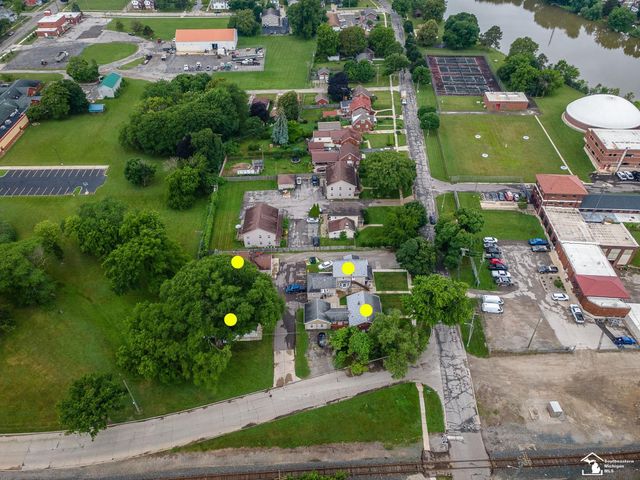 926 E Front Street, Monroe, MI 48161