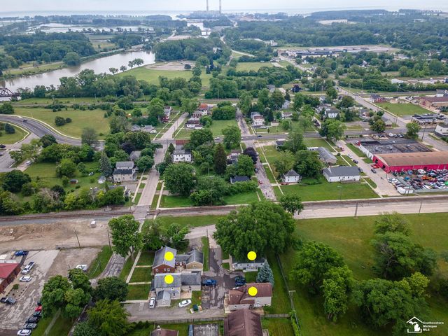 926 E Front Street, Monroe, MI 48161