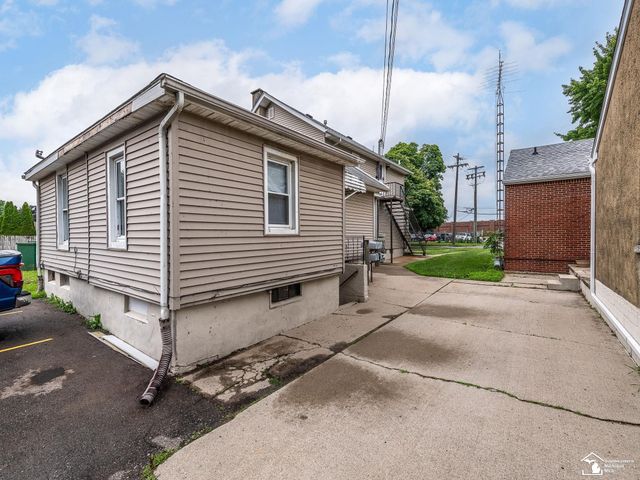 926 E Front Street, Monroe, MI 48161